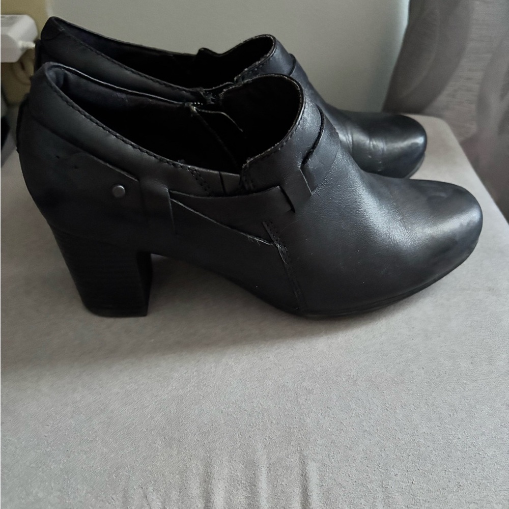 Clarks Black Leather Mid Heel Slip-On Pumps